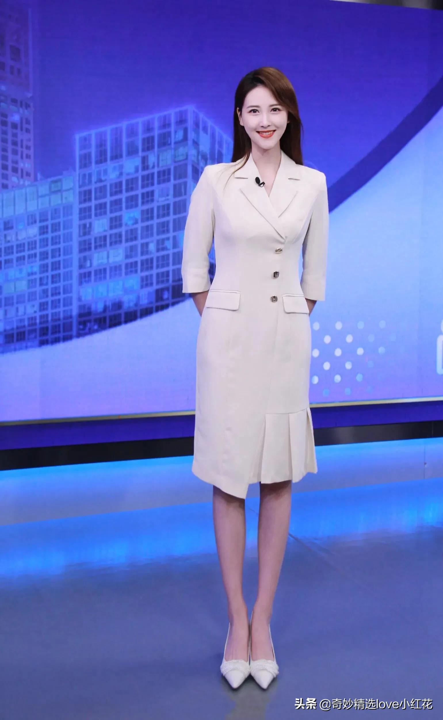 央视主持人李丹儿太美啦