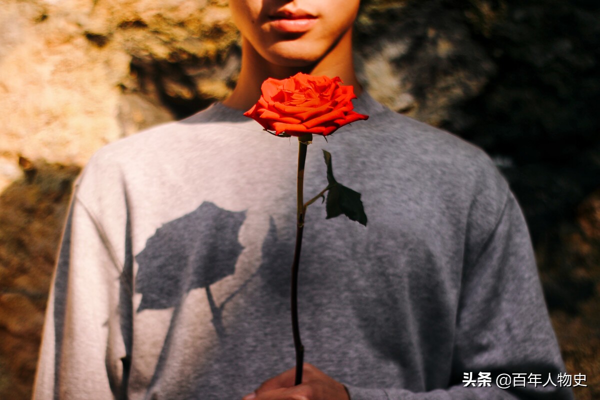 因性别遭受霸凌，15岁生命倒在厕所血泊，“玫瑰少年”不止他一个