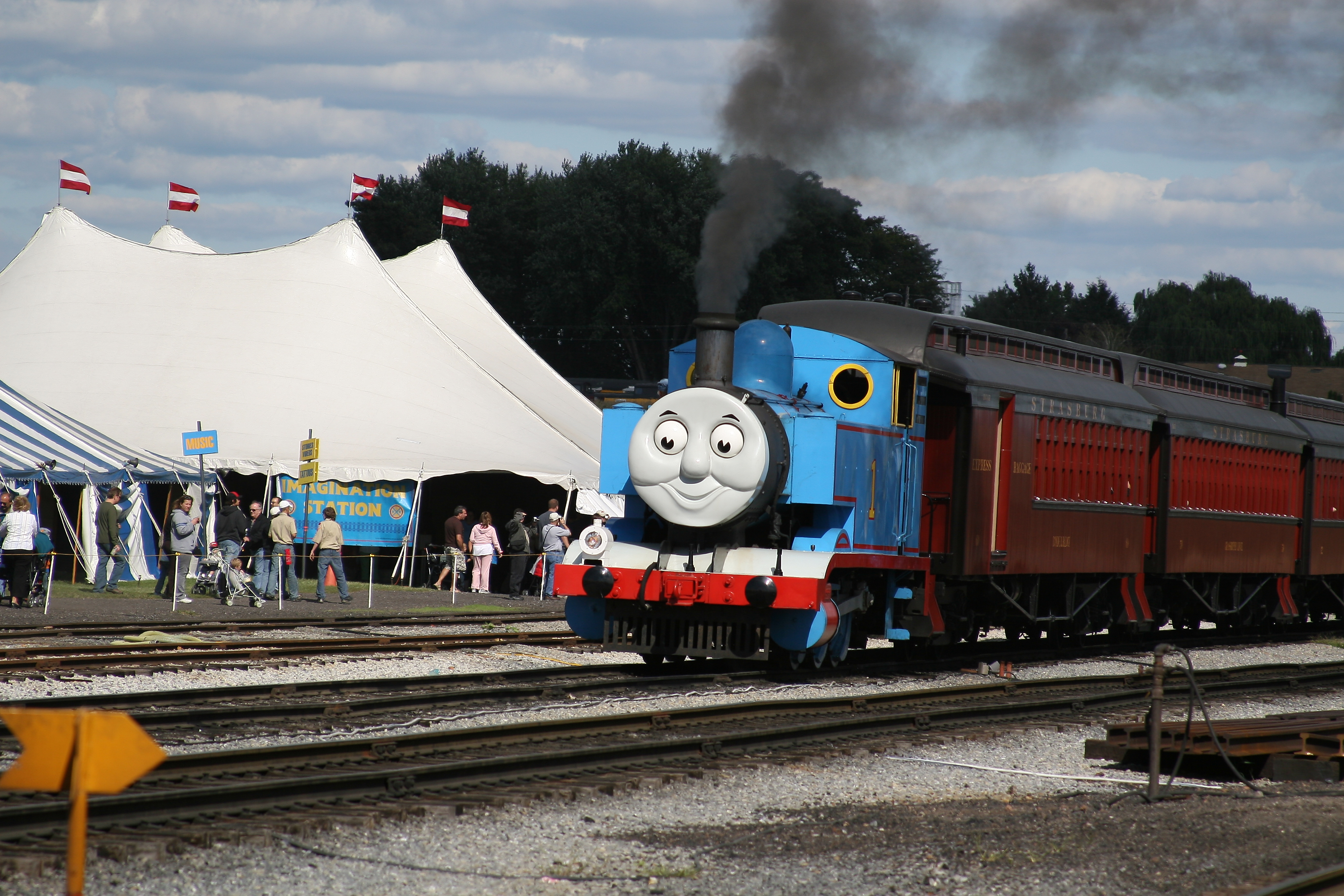 托马斯小火车("托马斯小火车"美国斯特拉斯堡铁路15号蒸汽机车)_篮球