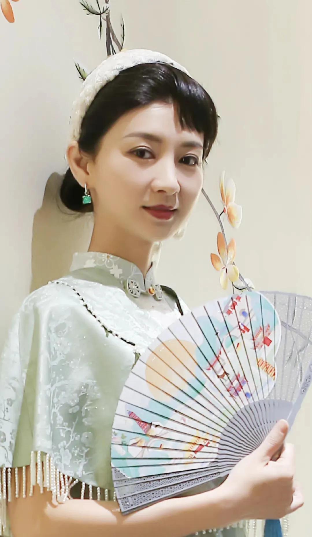 演员斓曦，吃饭路上捡来一个老公，低调幸福十年