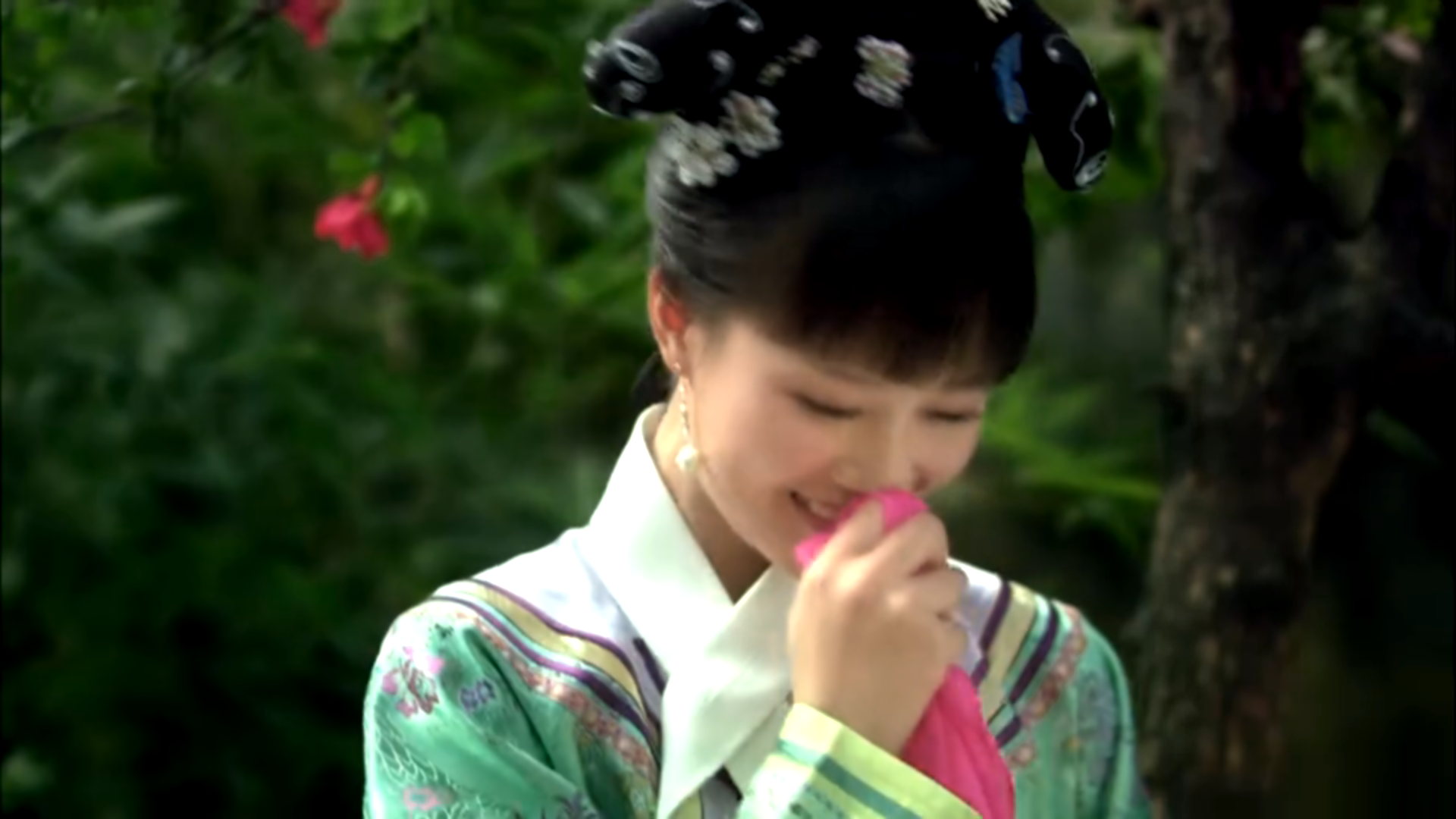 甄嬛传：余氏被打入冷宫，宫女们又在微信群里聊天了