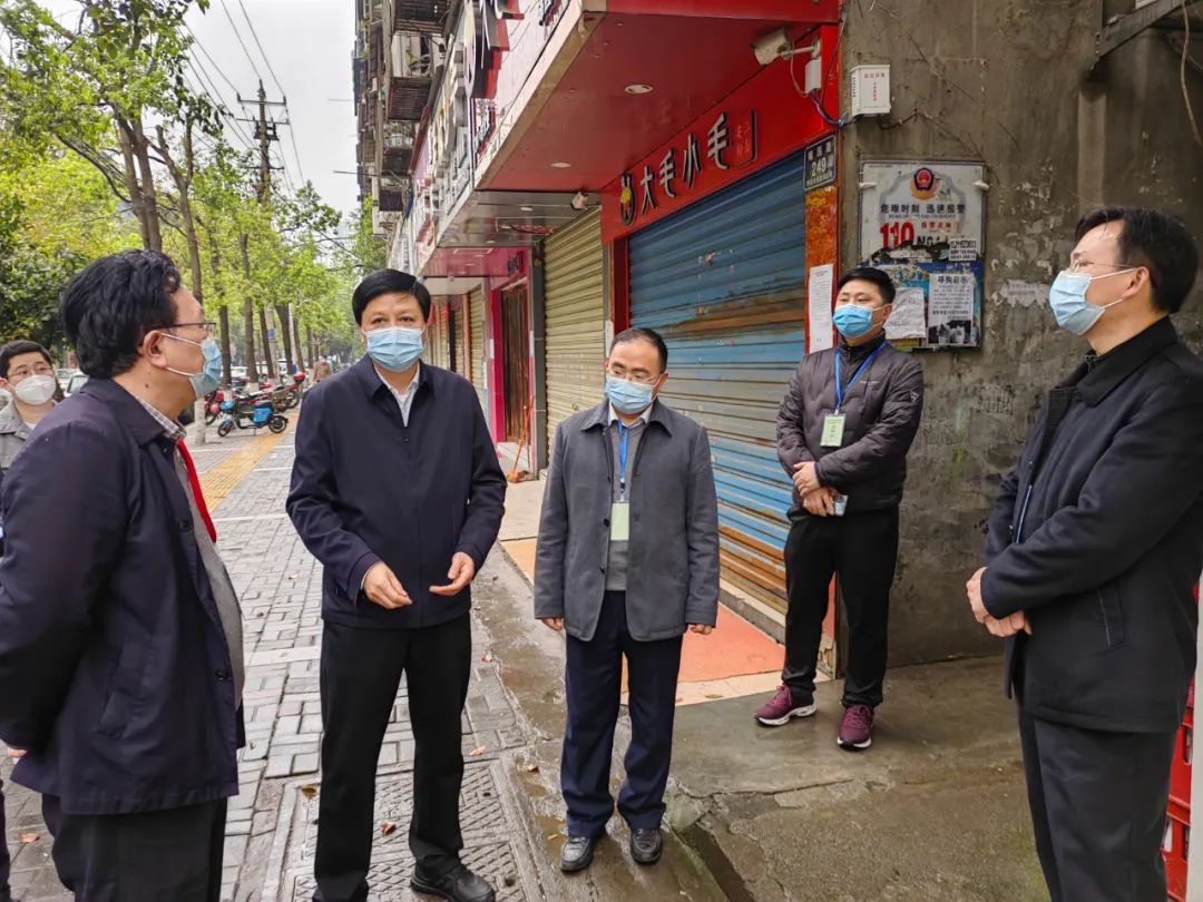​李万千深入联点和机关包保社区督导疫情防控工作