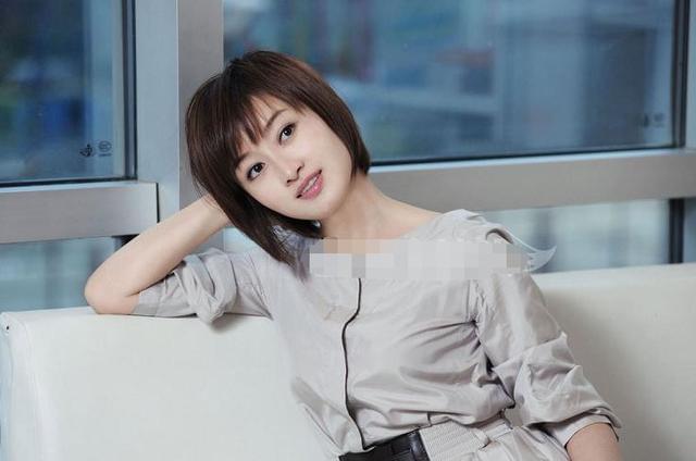 刚转业不久,没有多少口碑的她就凭借《别了,温哥华》中的"任晓雪"一角