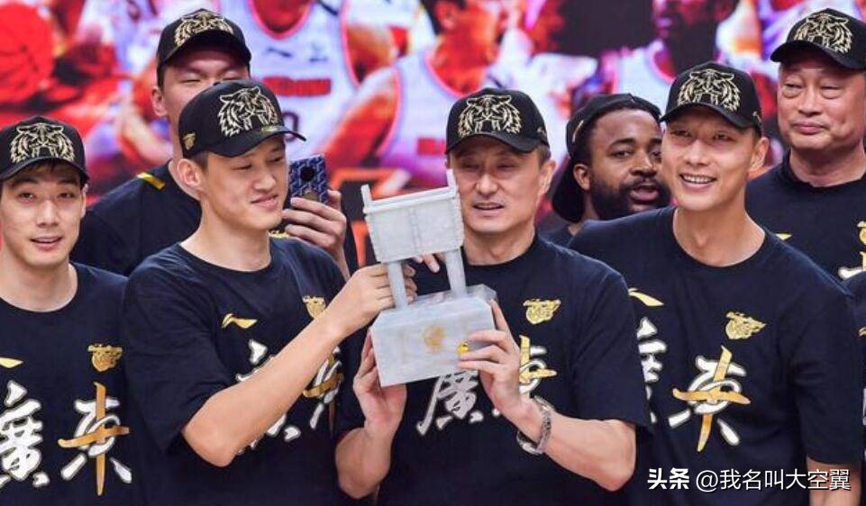 現在cba教練為什么打外援（CBA豪門廣東男籃，為何會讓周鵬加盟深圳，原因出在哪里）