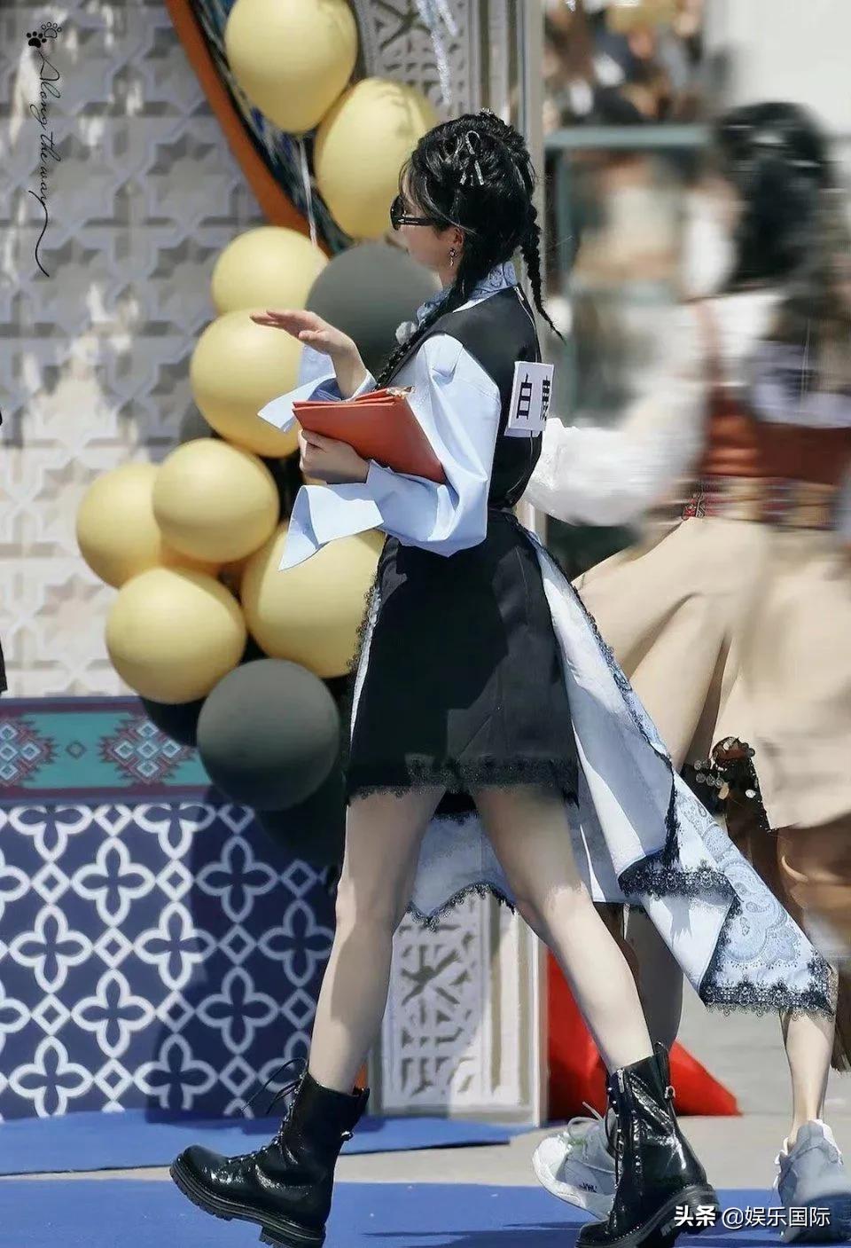 《奔跑吧》录制中 Baby白鹿民族风造型亮相