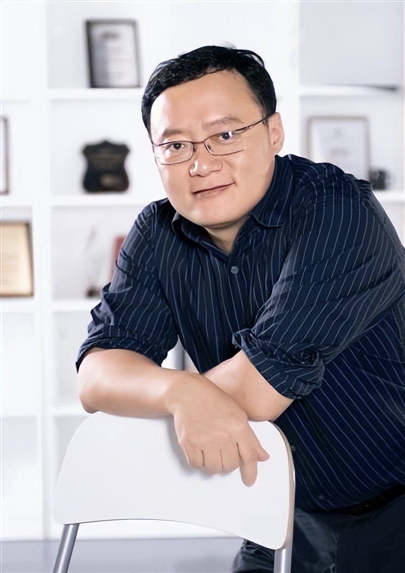 他毕业于斯坦福，花1600万买网站，5年后市值75亿美元，凭啥