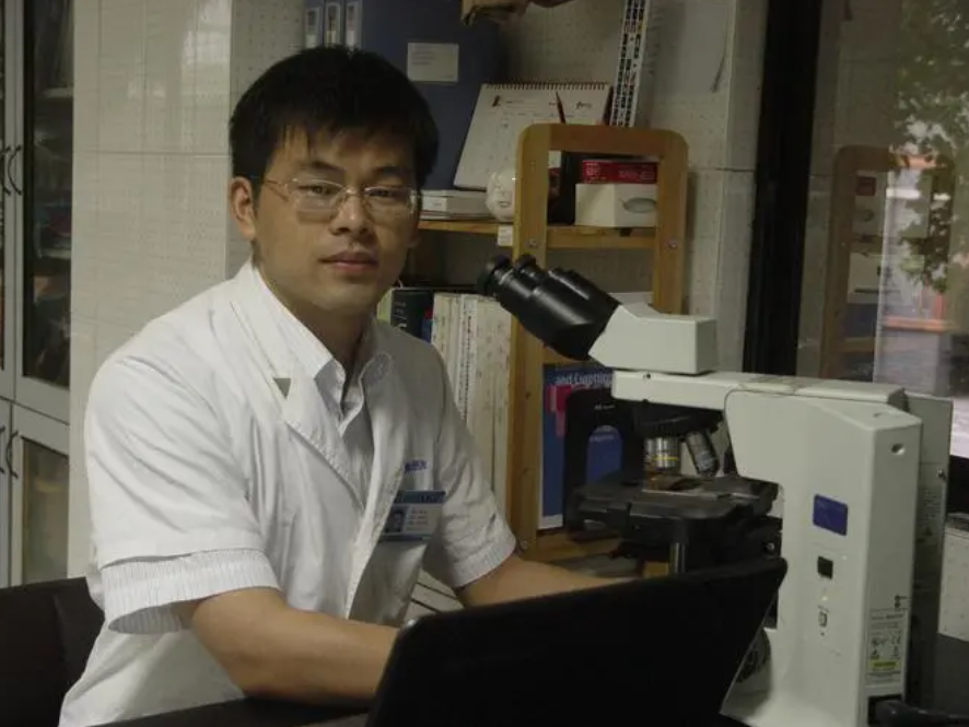 医学生晒自己大学时期，和从医十年的对比照，真的是越来越可靠了