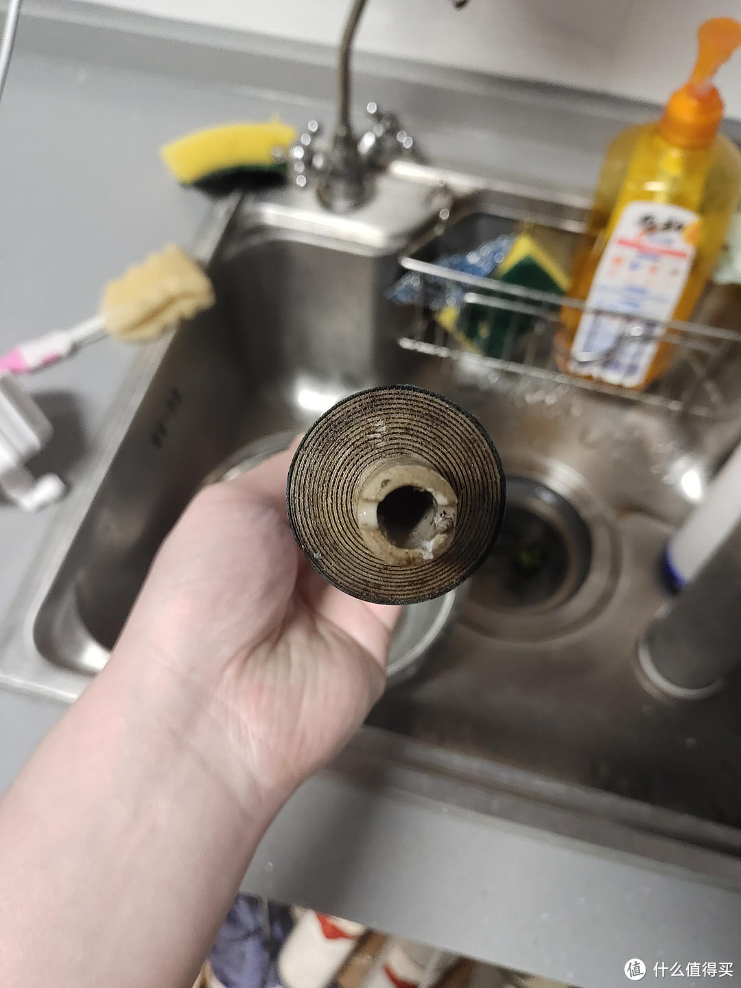 使用1年的净水器滤芯有多脏！百元解决全屋净水，一学就会