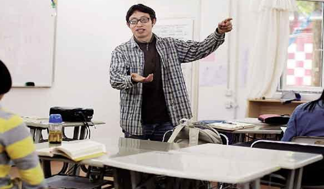 汶川地震时，扔下学生独自逃跑的老师，唯有我女儿可以用生命保护