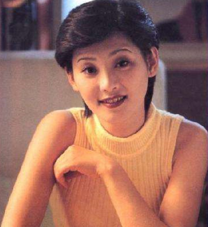 23年后再看冯小刚与徐帆的婚姻，才明白她的隐忍是最好的选择