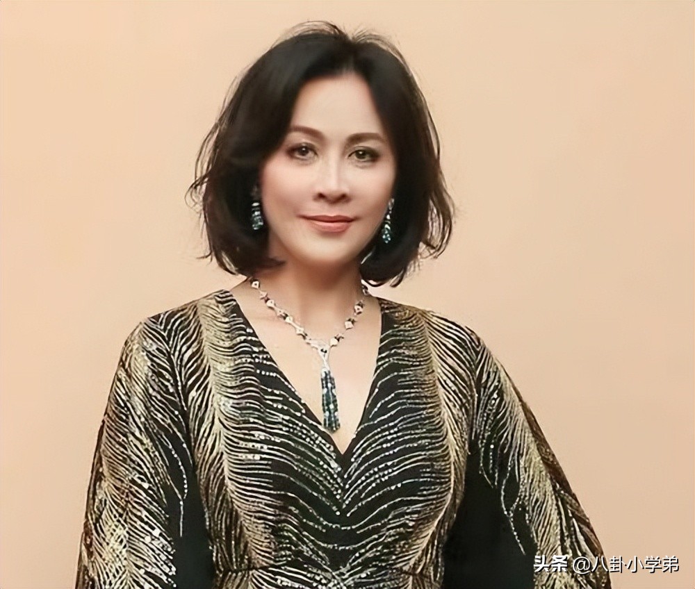 明明长着一张相似的脸，一个洋气一个“土气”，颜值差距太大了