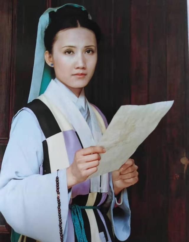 东方闻樱本色出演《红楼梦》，女孩都不和她玩，只和陈晓旭关系好