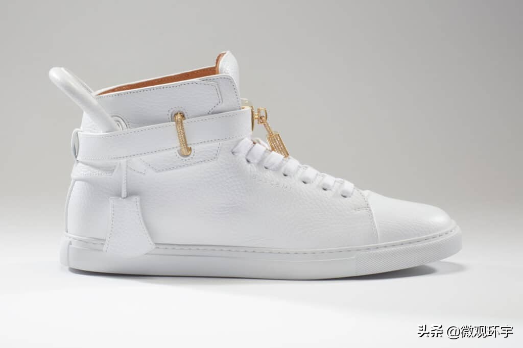 一双运动鞋的价钱是176元（比房子还贵的10双运动鞋，你见过几双？）