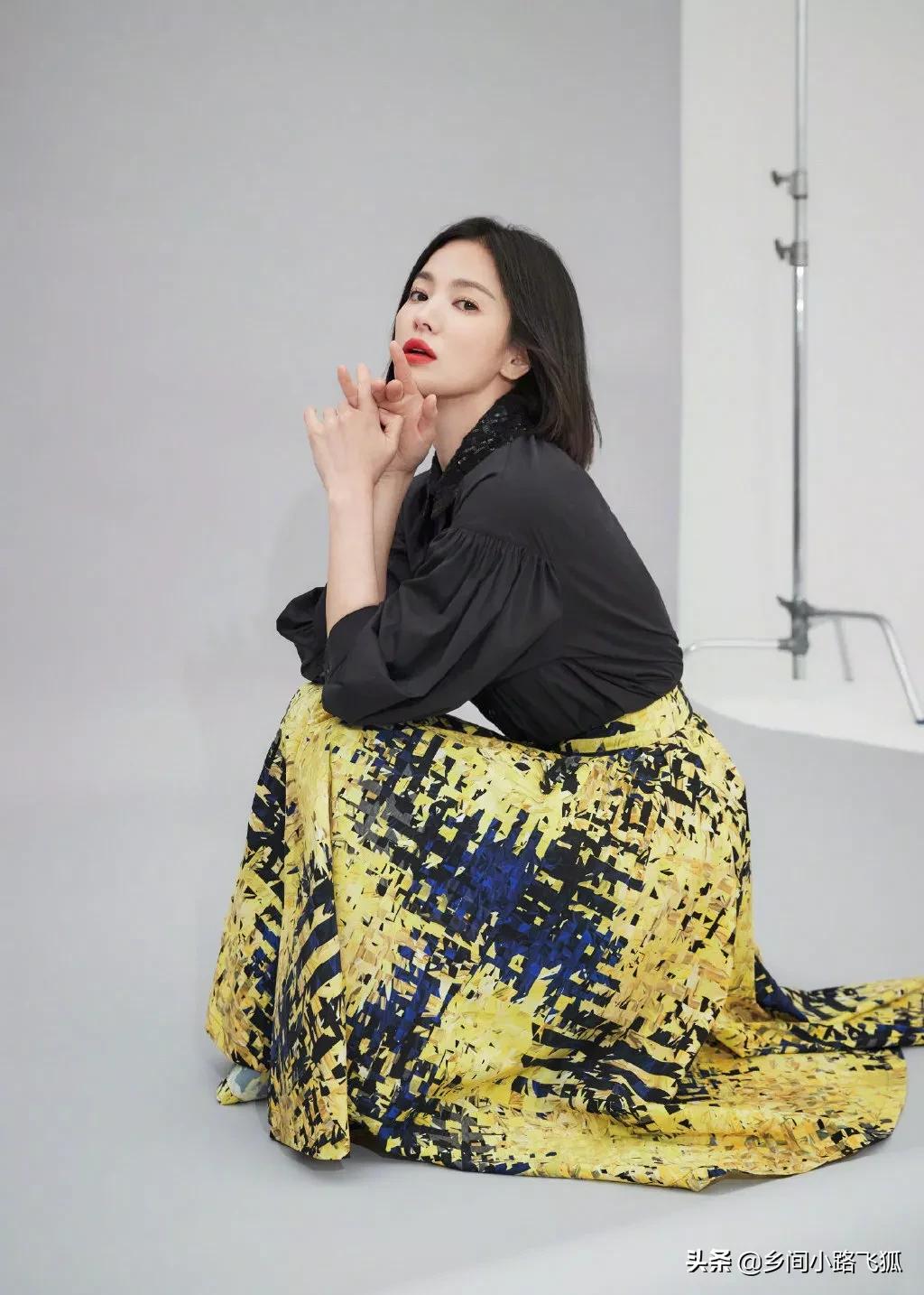 宋慧乔新照曝光，短发红唇又美又飒 ​​