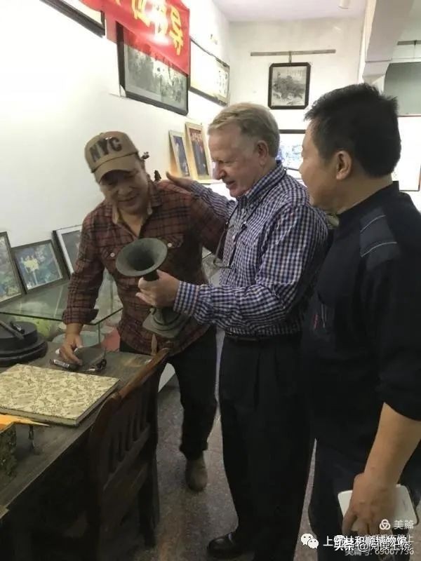 “轰炸东京”飞行员后人三天参观上饶一博物馆 赠《时代》周刊照片