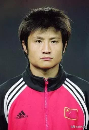 中国足坛第一左后卫吴承瑛（中国足坛第一左后卫吴承瑛，和妻子育有三女，是恋家爱妻的暖男）-趣拿体育