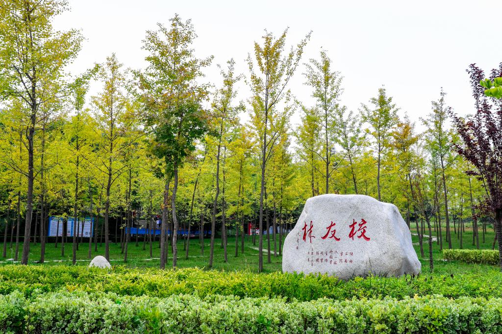 可能是为了将校史往前推,也可能是因为合并的主体是陕西经贸学院,所以