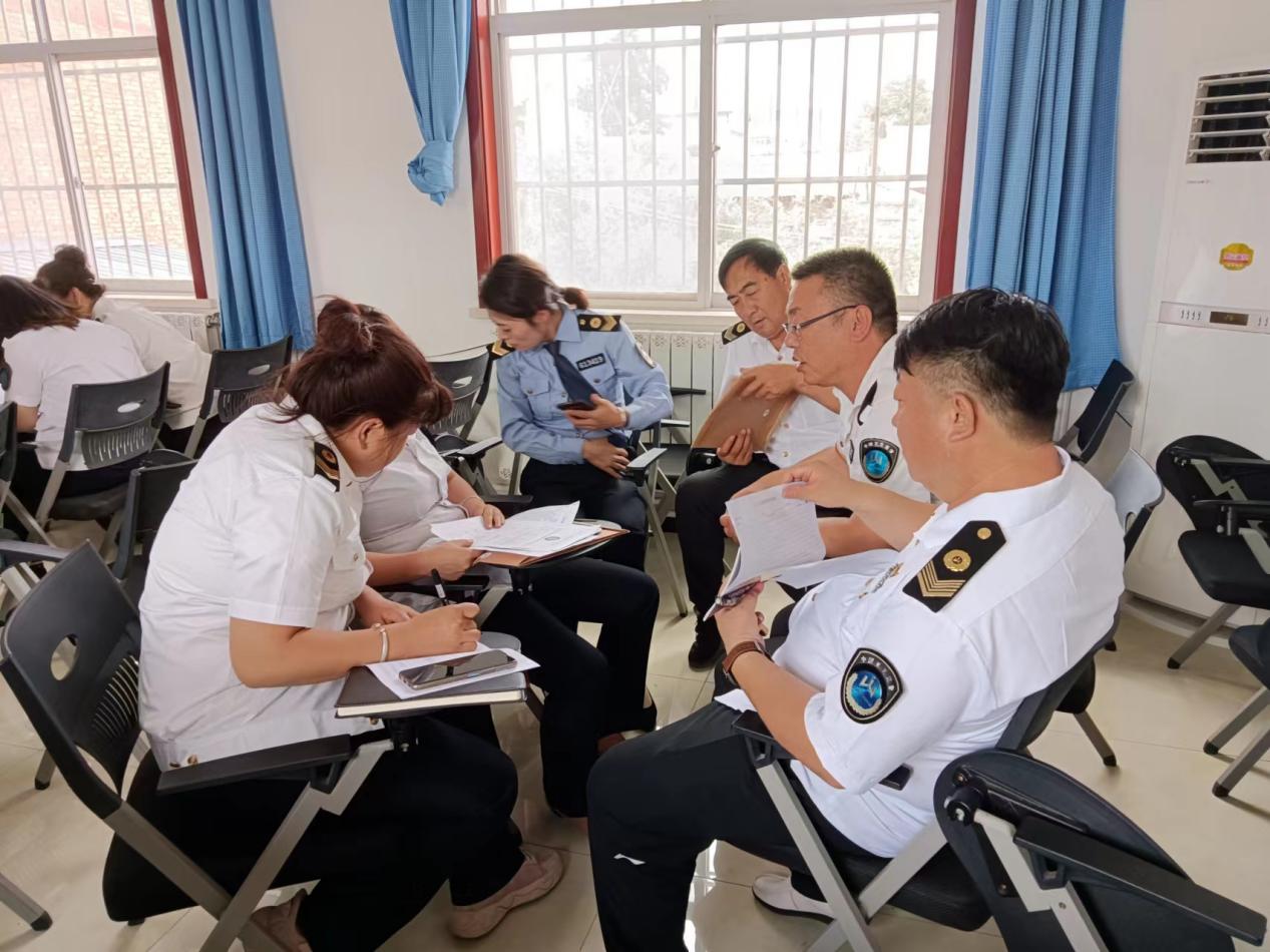 揭短亮丑促提升 案件联评强本领