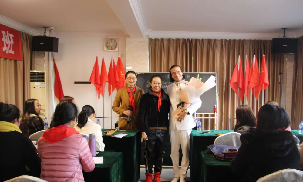 为啥博士生都抢着当大学辅导员？看完工资条之后，我明白了