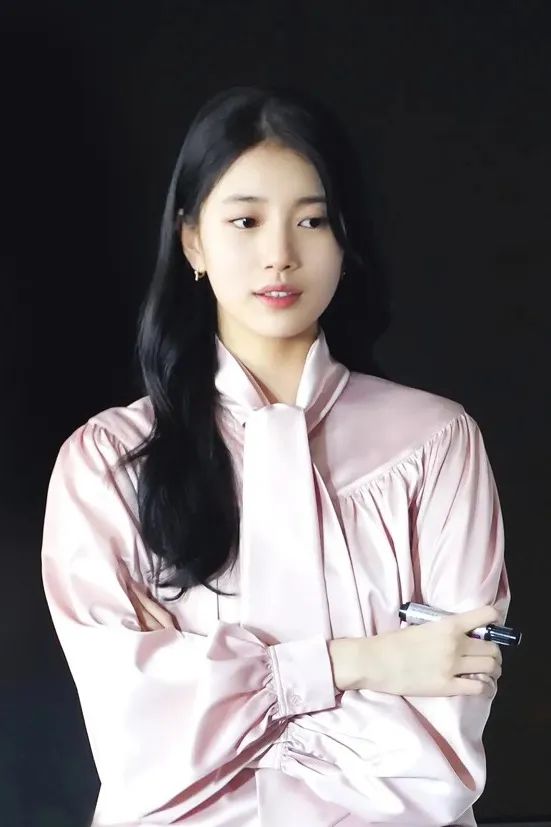 婚礼行头就花了上百万，韩剧《安娜》里裴秀智都怎么穿？