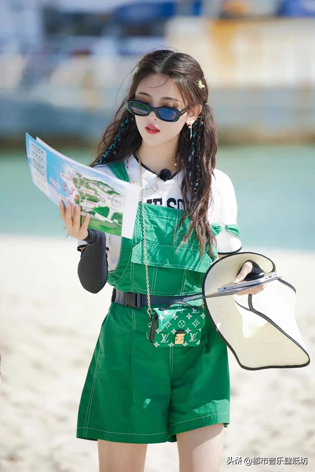 杨超越高清时尚穿搭美图壁纸