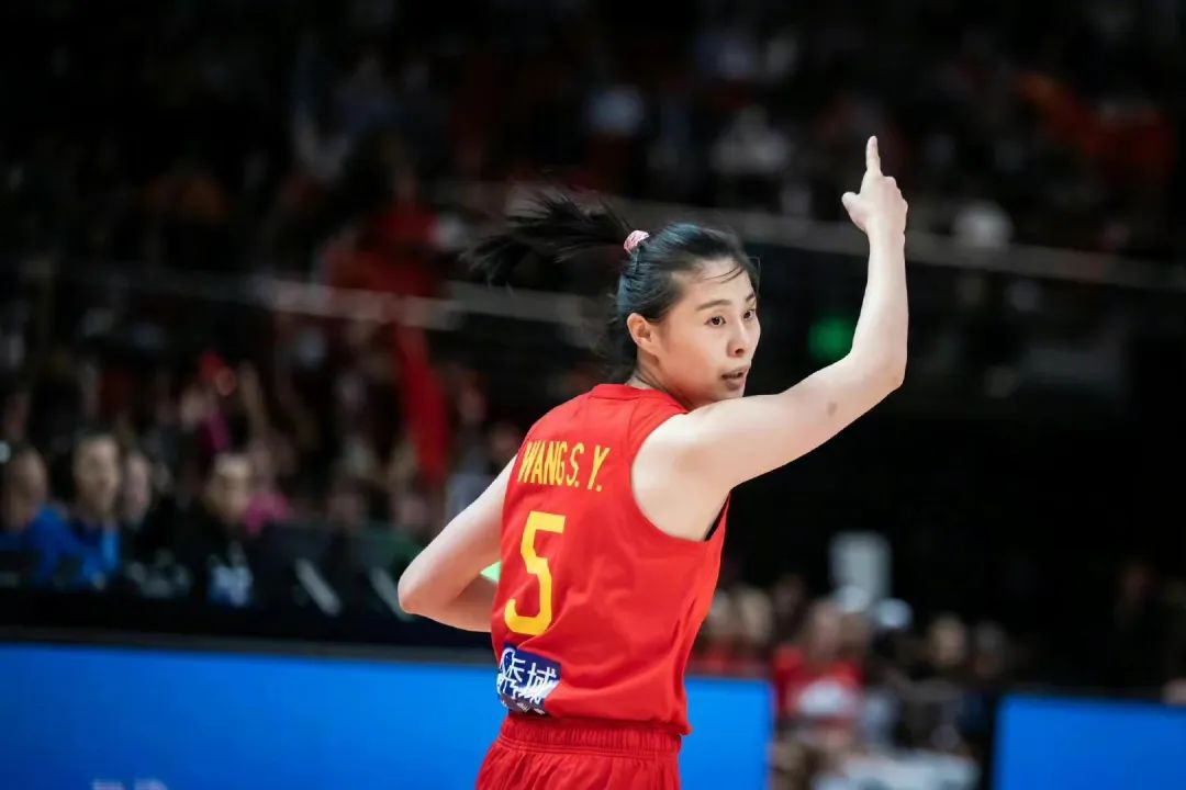 篮球有10分球吗（单节赢世界第一10分！李梦和王思雨，超级高水平）