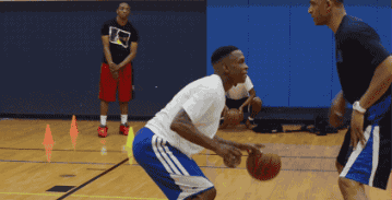 篮球技巧教学视频（打篮球不会左手运球怎么办？学习3个适合新手的弱侧手训练方法）