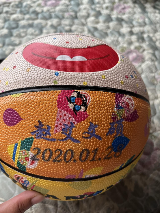 幼童篮球服(推荐一款适合儿童使用的篮球--狂迷儿童篮球)