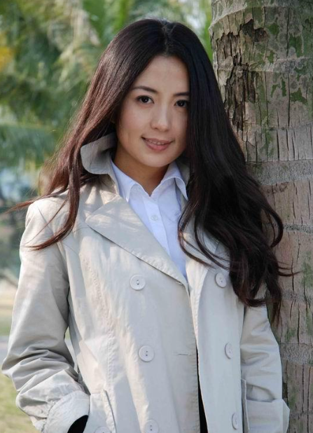 杨童舒:我不是于和伟老婆,老公是普通商人,和丈夫相爱至今