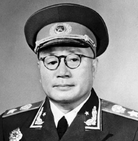 蒋介石如何评价我军十大元帅？朱老总是唯一帅才，贺老总让他恐惧