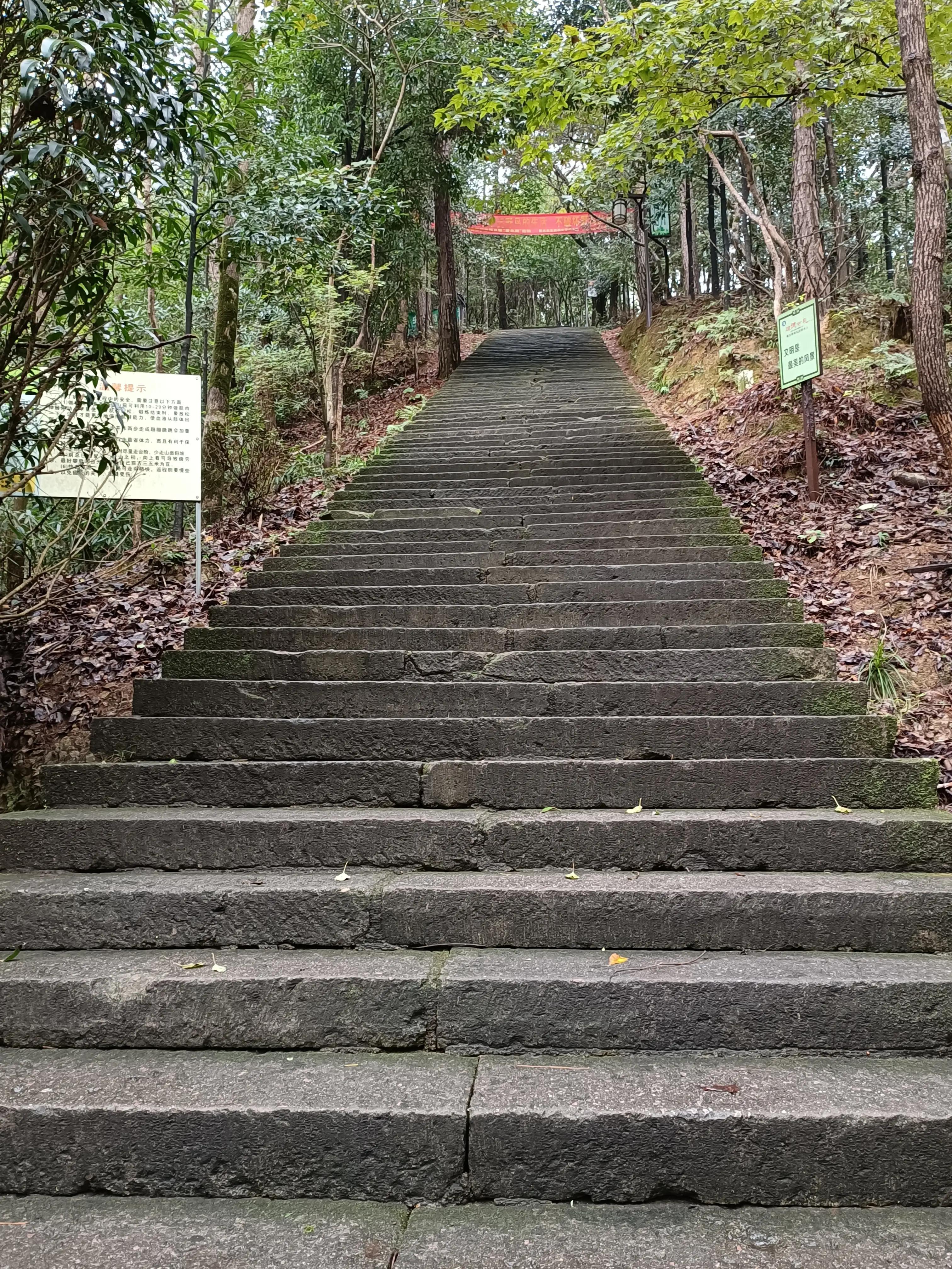 行到水穷处，坐看云起时一一雨游白云山