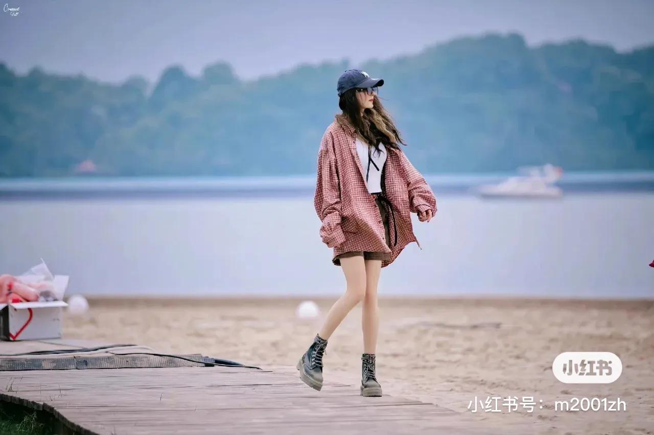 私服穿搭很前端的杨幂