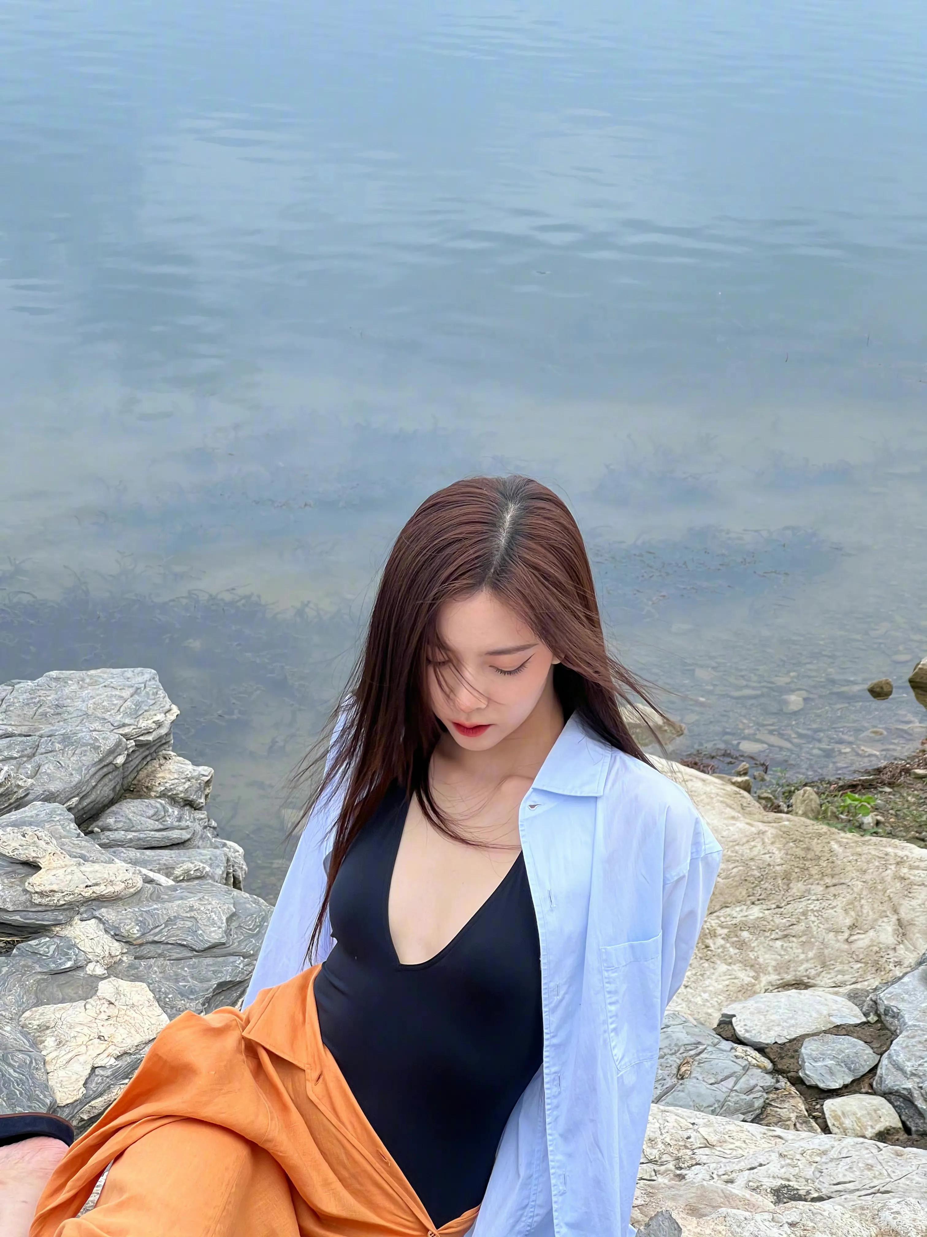 宋妍霏近期穿搭