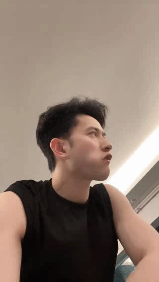 表面恩爱，实际“拳头相向”，从黄奕到黄嘉千，被最亲近的人伤害