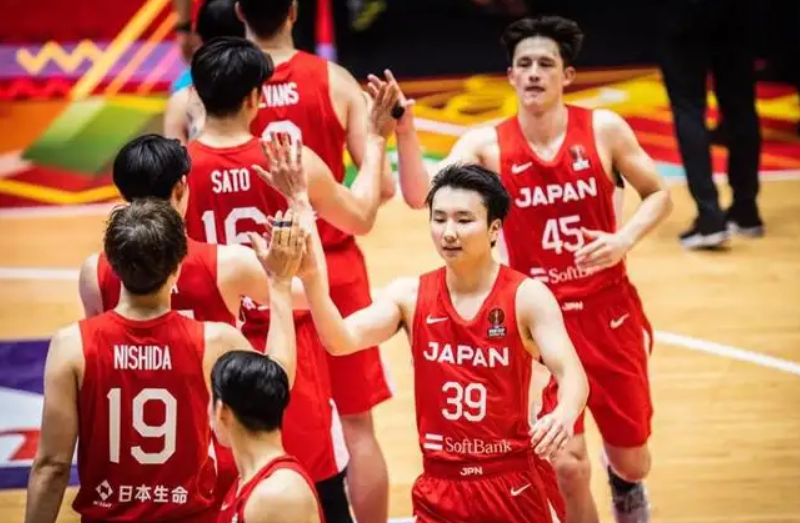 世界杯2分能晋级(73-48！中国男篮隔空收大礼：竞争对手2连败，晋级世界杯形势大好)