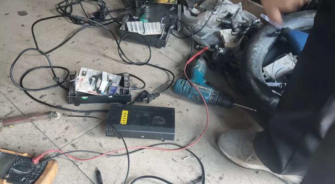 電動(dòng)車充滿電一加電門就掉格電，別急著換電池，幾個(gè)方法輕松解決