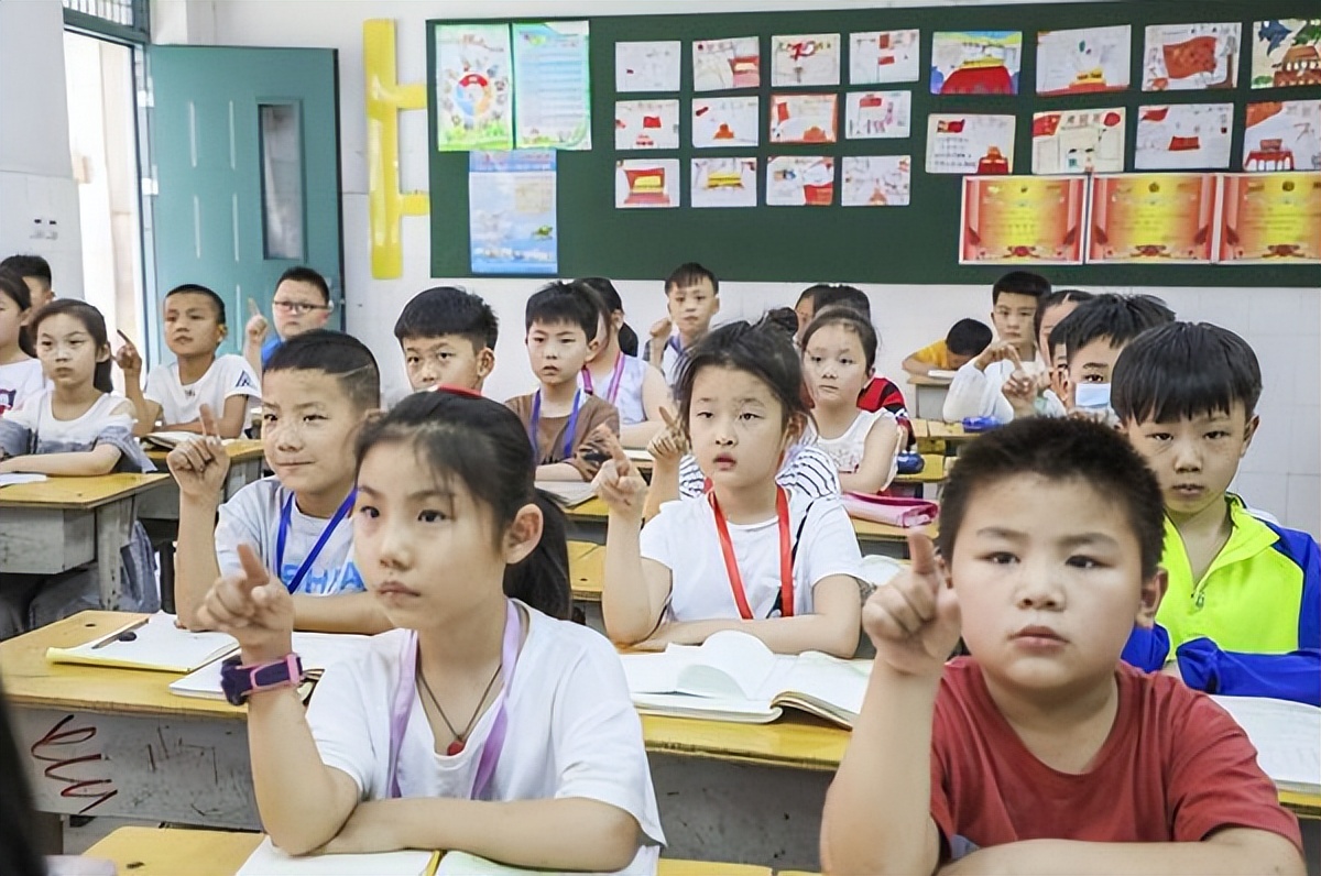 小学阶段共有多少节课（“主角变配角”，小学新学期课程表公布，这门课数量比数学课还多）