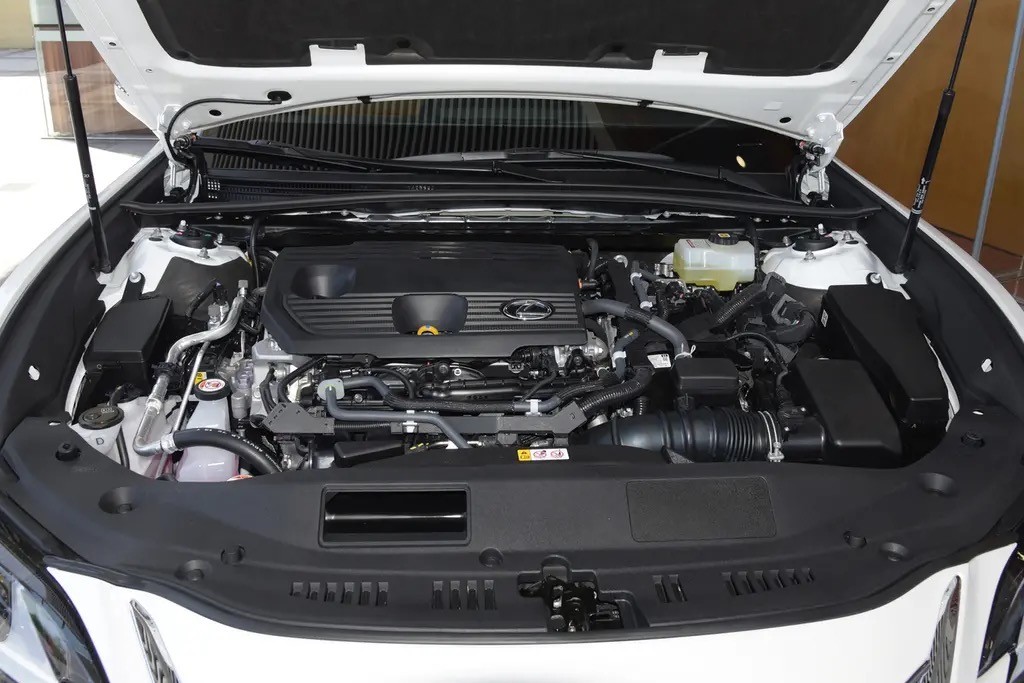 开完雷克萨斯ES300H，再换上朋友的奥迪A6L，车主说出真实感受