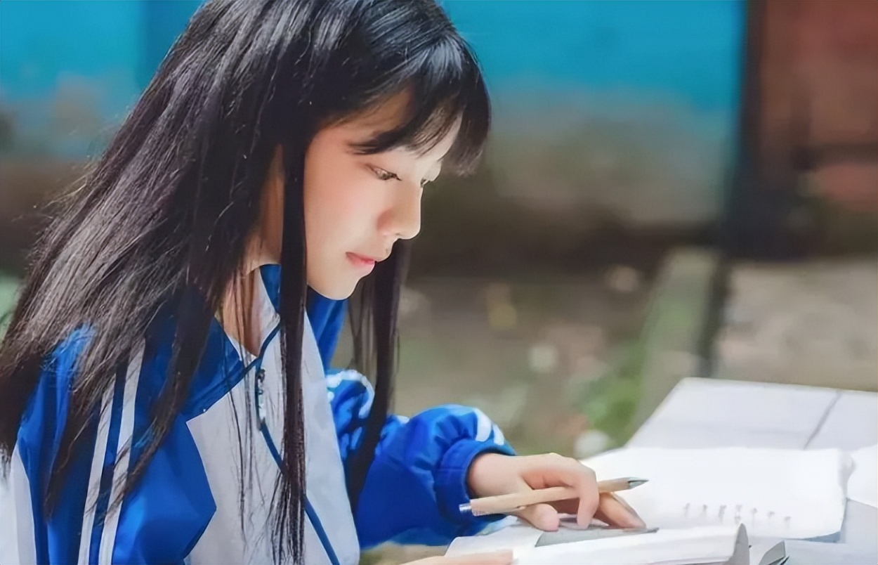 高考满分作文《酒》，全篇没有一个“酒”字，却能令人沉醉其中