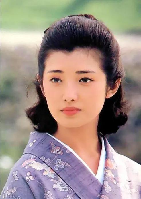 山口百惠，25张精美的照片