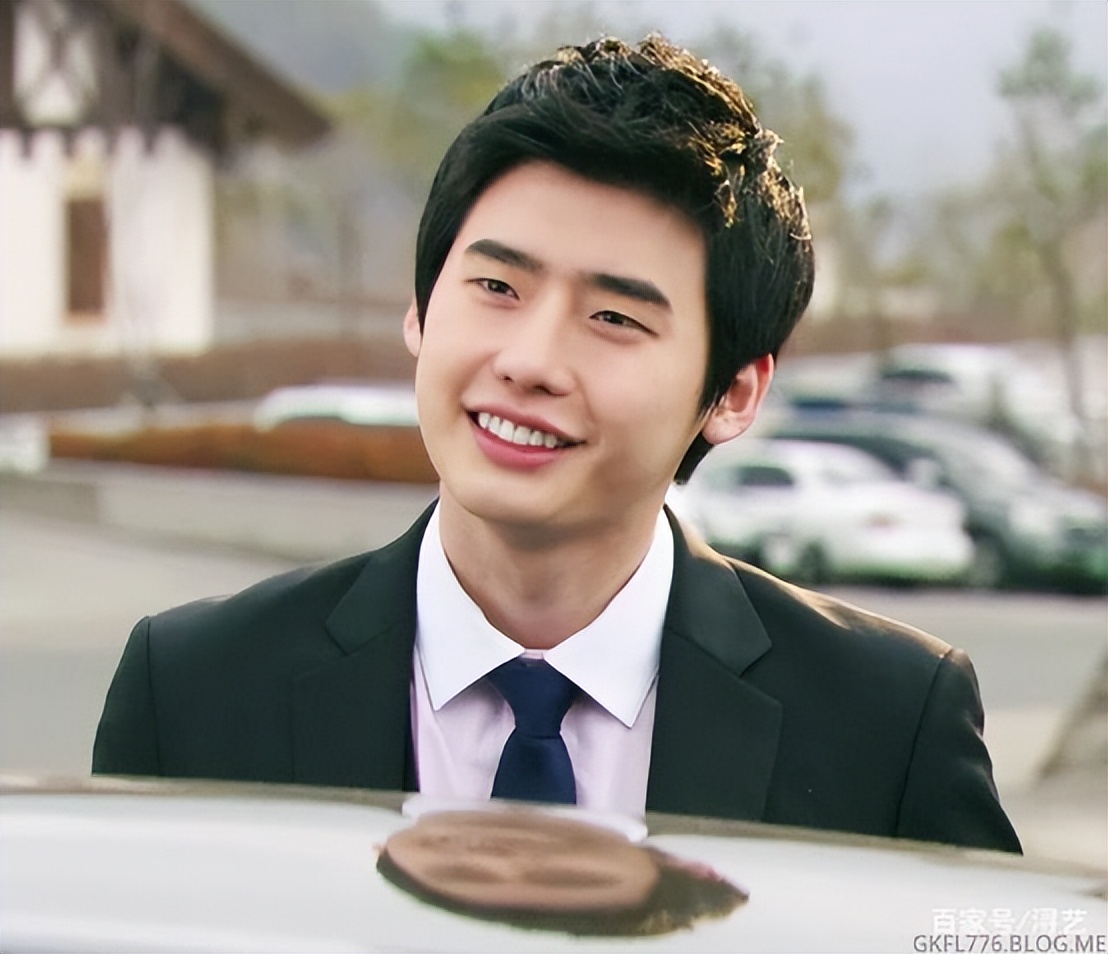 拥有韩剧半壁江山的李钟硕，微微一笑吸引万千少女