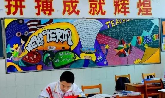 初中生“黑板报”火了，老师看后不舍得擦，网友：现在孩子真厉害
