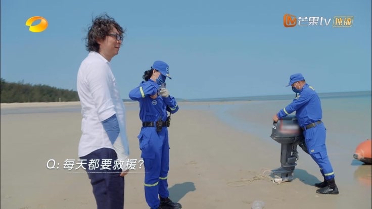 《向往的生活》许知远姚安娜同样是看书，一个真学霸，一个世另我