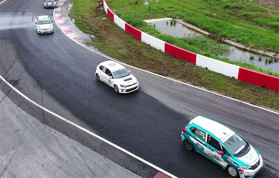 现实版“秋名山之战”：赛车青训、疯狂烧钱与极限竞技