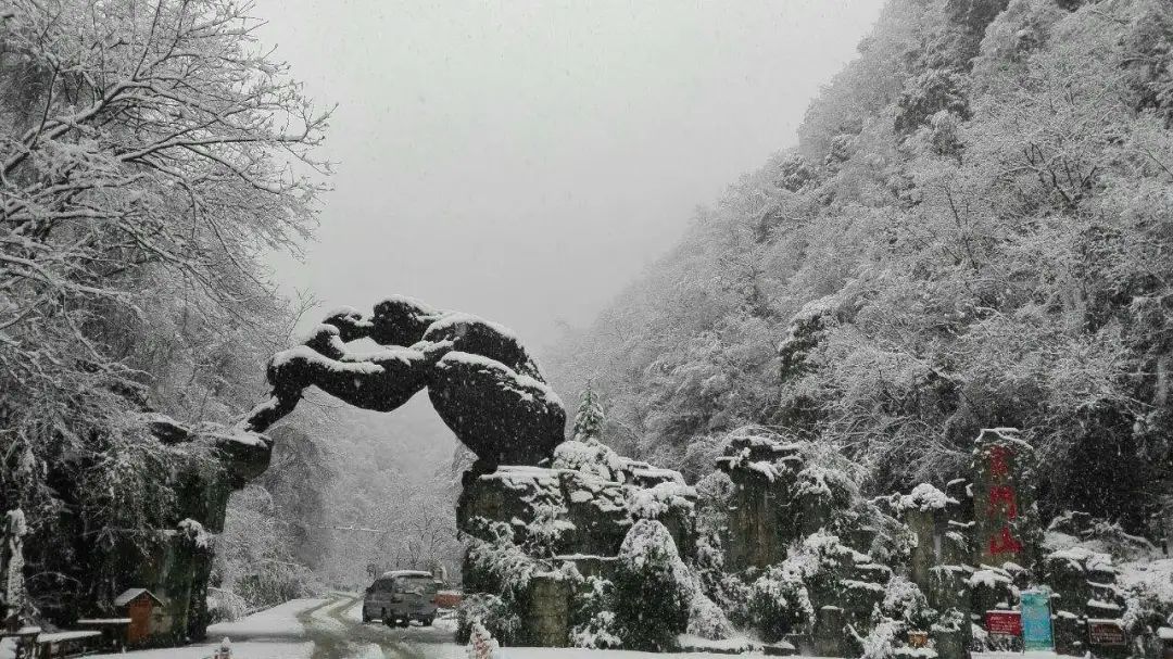 春日是良辰，白雪更添美好，一场春雪“南国雪都”刷屏网络