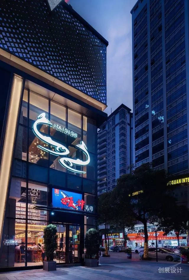 网红日式寿司店装修设计案例：简约木质风与现代光影融合