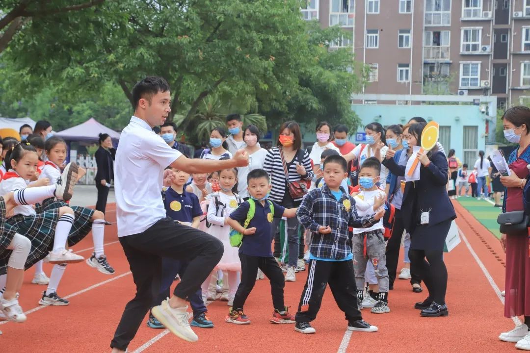 “我和南小零距离”一一记2022春南湖小学幼小衔接主题活动