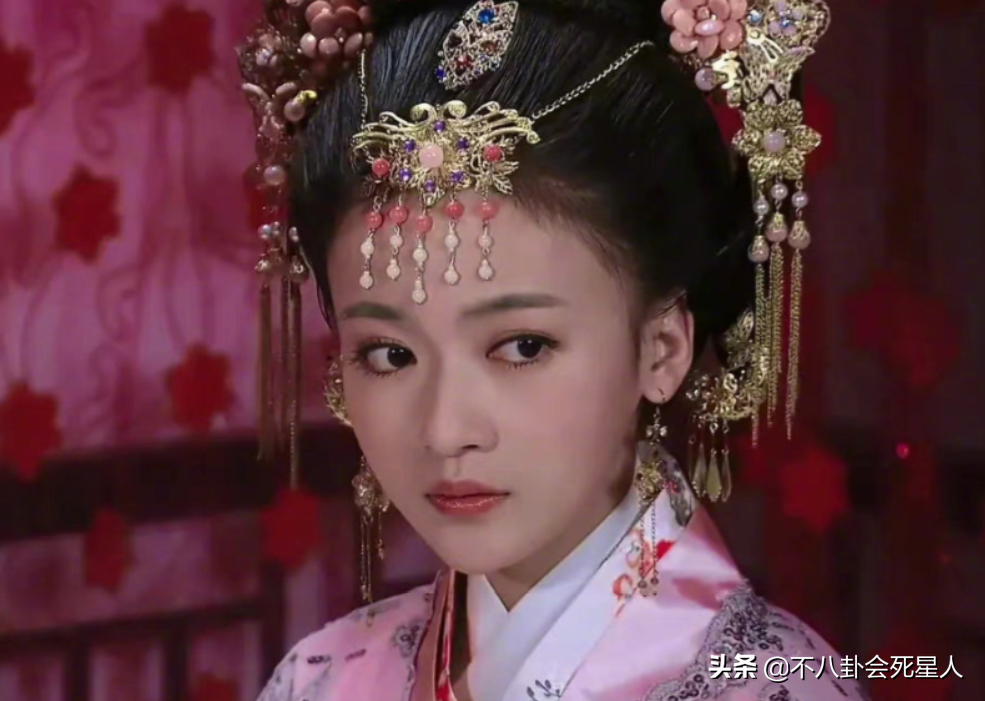 肋骨凸出、青筋暴起？这些女星看脸貌美如花，一露就“灾难”