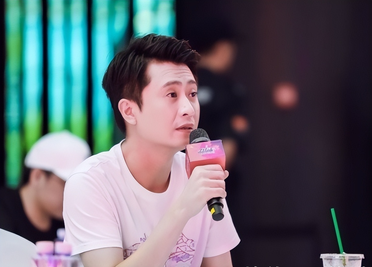 央视主持人杨帆:娶普通妻子李飒,婚后生两女,日子过得有滋有味