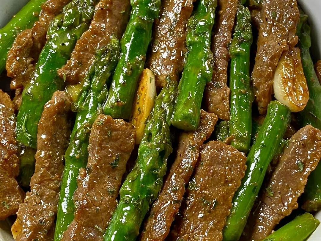 聚餐吃什么（周末聚餐怎么吃？建議八道家宴菜別錯過，顏值靚麗味道佳老少皆宜）